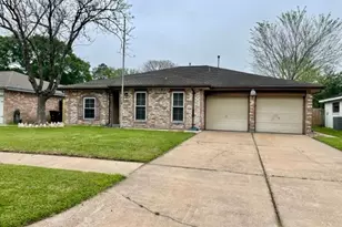 710 Voyager Dr, Houston, TX 77062 - Photo 1
