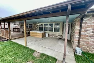 710 Voyager Dr, Houston, TX 77062 - Photo 37