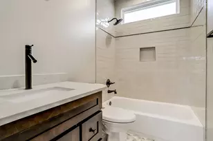 415 E 27th St, Houston, TX 77008 - Photo 9