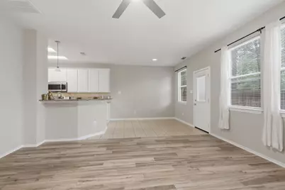 71 S Burberry Park Circle, The Woodlands, TX 77382 - Photo 9
