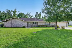 210 Woodhaven St, Highlands, TX 77562 - Photo 1
