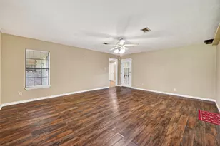 210 Woodhaven St, Highlands, TX 77562 - Photo 9