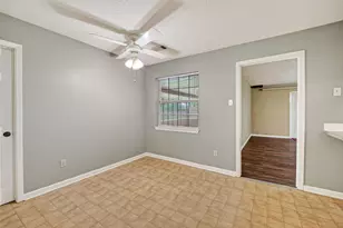 210 Woodhaven St, Highlands, TX 77562 - Photo 11