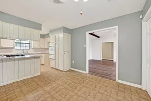 210 Woodhaven St, Highlands, TX 77562 - Photo 13