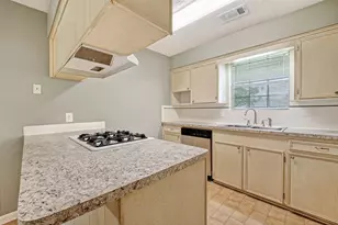 210 Woodhaven St, Highlands, TX 77562 - Photo 17