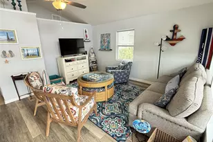 925 S Honeysuckle Dr, Crystal Beach, TX 77650 - Photo 5