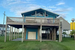 925 S Honeysuckle Dr, Crystal Beach, TX 77650 - Photo 1