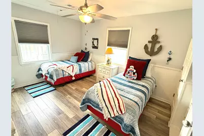 925 S Honeysuckle Drive, Crystal Beach, TX 77650 - Photo 13