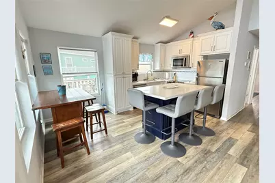 925 S Honeysuckle Drive, Crystal Beach, TX 77650 - Photo 7