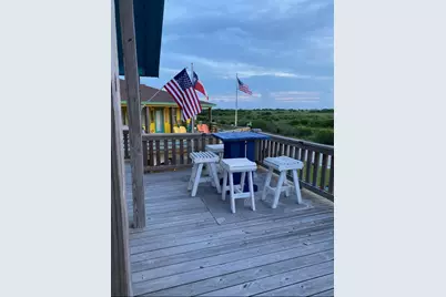 925 S Honeysuckle Drive, Crystal Beach, TX 77650 - Photo 17