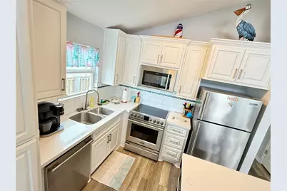 925 S Honeysuckle Drive, Crystal Beach, TX 77650 - Photo 7