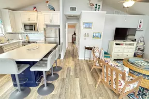 925 S Honeysuckle Dr, Crystal Beach, TX 77650 - Photo 3