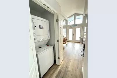 925 S Honeysuckle Drive, Crystal Beach, TX 77650 - Photo 11
