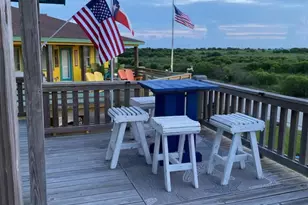 925 S Honeysuckle Dr, Crystal Beach, TX 77650 - Photo 17