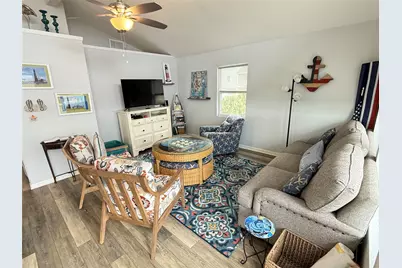 925 S Honeysuckle Drive, Crystal Beach, TX 77650 - Photo 5