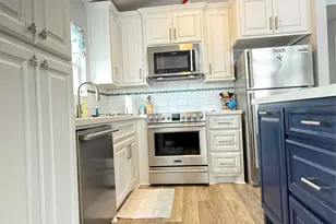925 S Honeysuckle Dr, Crystal Beach, TX 77650 - Photo 9