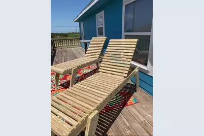 925 S Honeysuckle Drive, Crystal Beach, TX 77650 - Photo 15