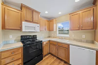 10114 Summerberry Lane, Tomball, TX 77375 - Photo 9