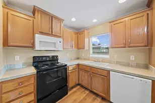 10114 Summerberry Ln, Tomball, TX 77375 - Photo 9