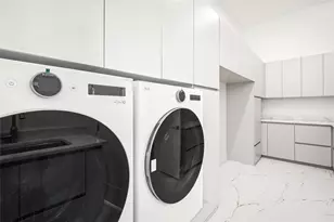 625 Piney Point Rd, Houston, TX 77024 - Photo 21