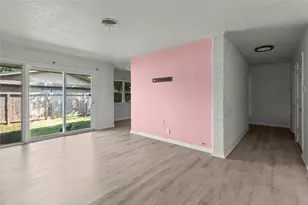 113 Highland Dr, Hitchcock, TX 77563 - Photo 3