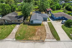 113 Highland Dr, Hitchcock, TX 77563 - Photo 17