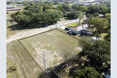 305 & 307 N Upton Avenue, Schulenburg, TX 78956 - Photo 5