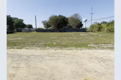 305 & 307 N Upton Avenue, Schulenburg, TX 78956 - Photo 7