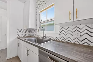 4807 Ave P 1/2, Galveston, TX 77551 - Photo 3
