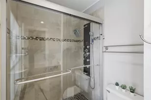 701 Bering Dr, Houston, TX 77057 - Photo 15