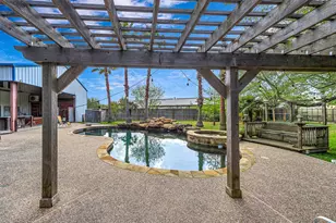 18718 Vickers Rd, Cypress, TX 77433 - Photo 9