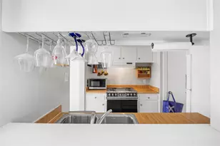 8233 Kingsbrook Rd, Houston, TX 77024 - Photo 11