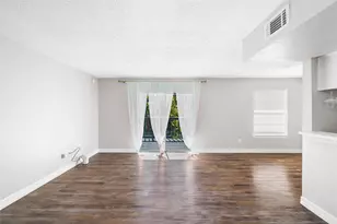 8233 Kingsbrook Rd, Houston, TX 77024 - Photo 9