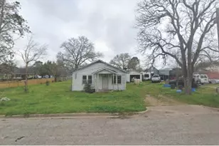 27 W Chatham St, Bellville, TX 77418 - Photo 3