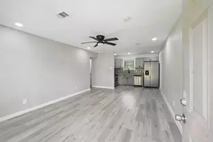 3221 Texas Ave, Texas City, TX 77590 - Photo 9