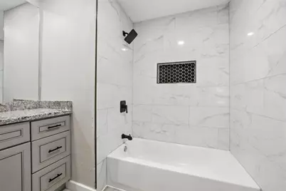 3221 Texas Avenue, Texas City, TX 77590 - Photo 15