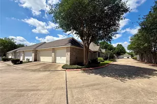 2415 Clippers Square, Houston, TX 77058 - Photo 3