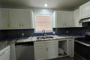 553 Roanoke St Dr, Conroe, TX 77302 - Photo 5
