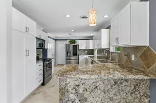 9534 Beverly Hill St, Houston, TX 77063 - Photo 11