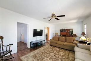 1574 Godwin St, Houston, TX 77023 - Photo 3