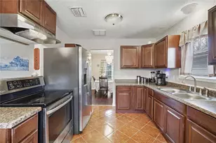 8307 Coastway Ln, Houston, TX 77075 - Photo 9