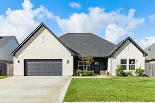 2 Greystone Ct, Angleton, TX 77515 - Photo 1