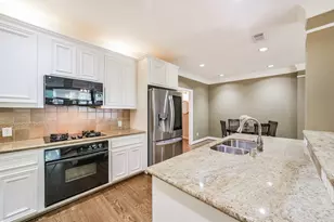 227 McGowen St, Houston, TX 77006 - Photo 11