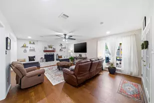 10023 Sweet Gum Ln, Baytown, TX 77521 - Photo 5