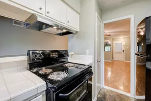 8229 Kingsbrook Rd, Houston, TX 77024 - Photo 17