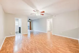8229 Kingsbrook Rd, Houston, TX 77024 - Photo 11