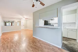 8229 Kingsbrook Rd, Houston, TX 77024 - Photo 15