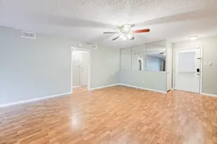 8229 Kingsbrook Rd, Houston, TX 77024 - Photo 9