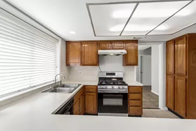 2015 Braesmeadow Lane, Sugar Land, TX 77479 - Photo 11