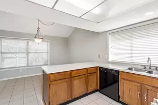 2015 Braesmeadow Ln, Sugar Land, TX 77479 - Photo 9